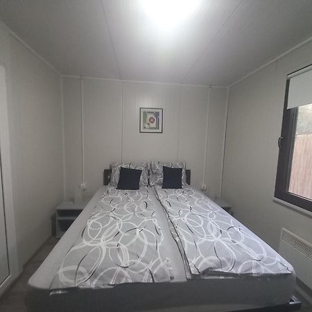 Rita Apartman & Studio ซเรนยานิน ภายนอก รูปภาพ