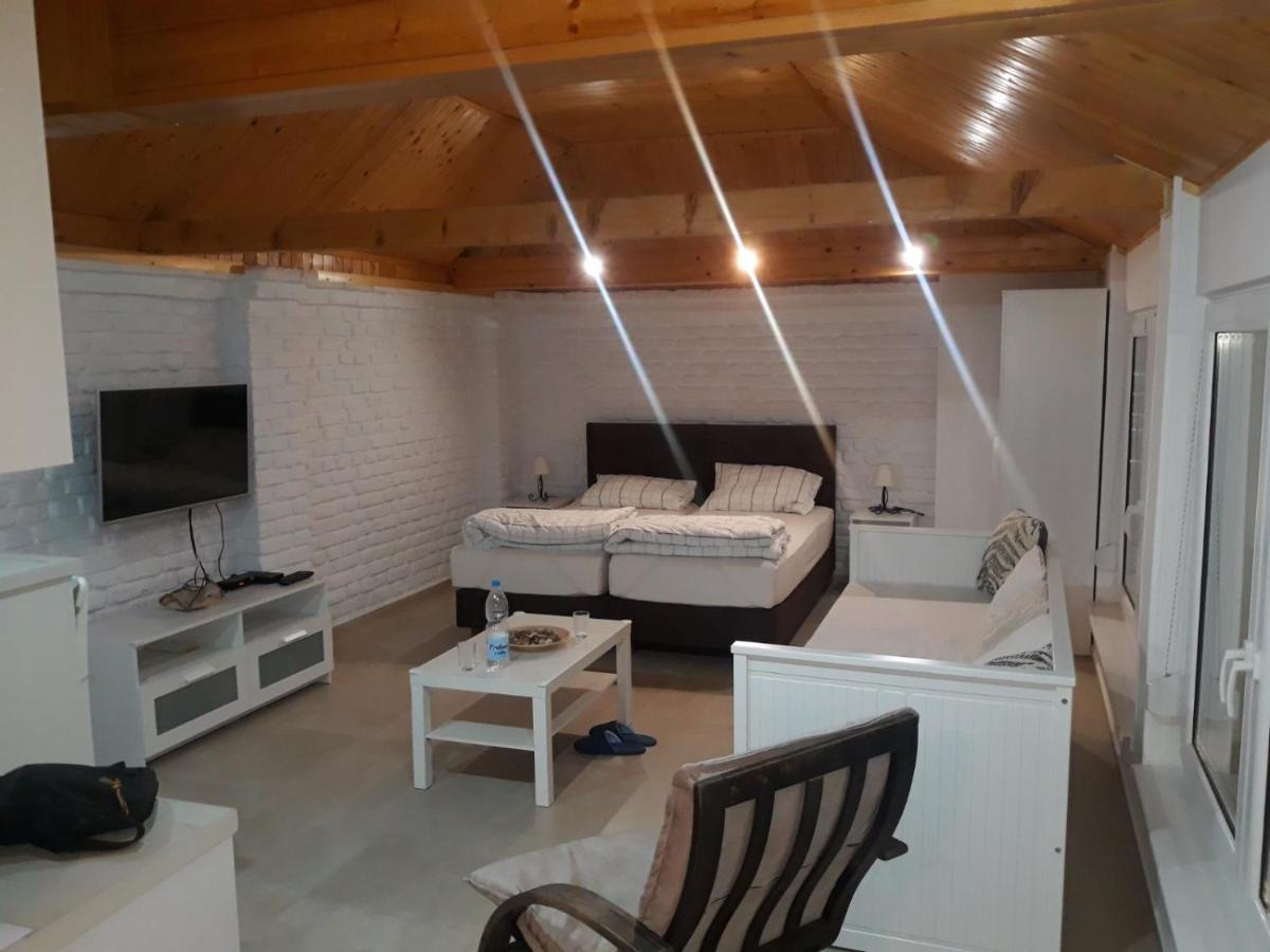 Rita Apartman & Studio ซเรนยานิน ภายนอก รูปภาพ